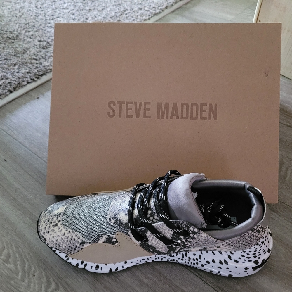 Steve Madden tenashoes